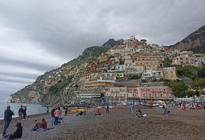 تختخواب و صبحانه Tettoeletto