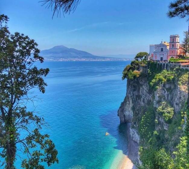 تختخواب و صبحانه Tettoeletto