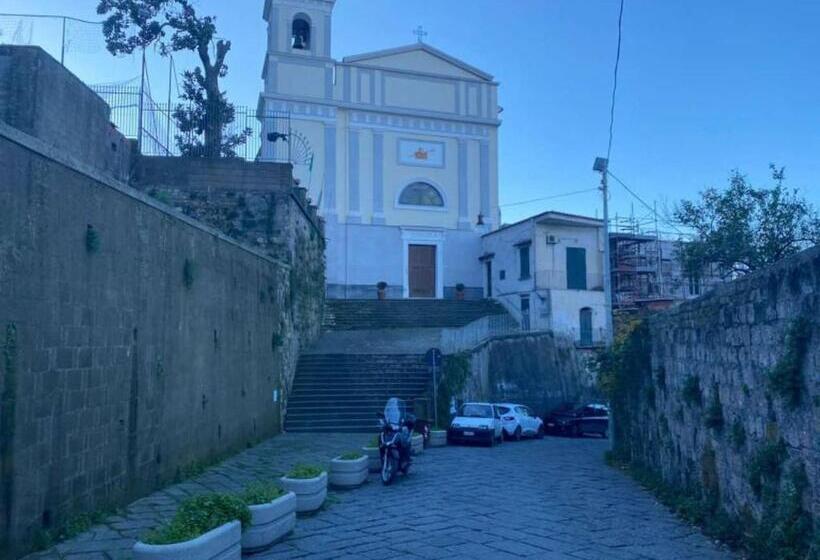 تختخواب و صبحانه Tettoeletto