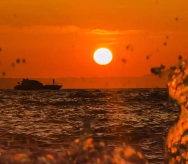 تختخواب و صبحانه Tettoeletto