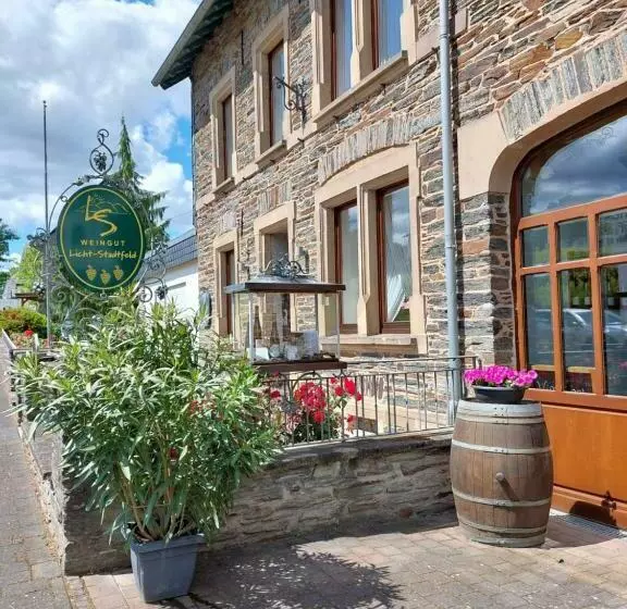 ベッドアンドブレックファースト Weingut Licht Stadtfeld