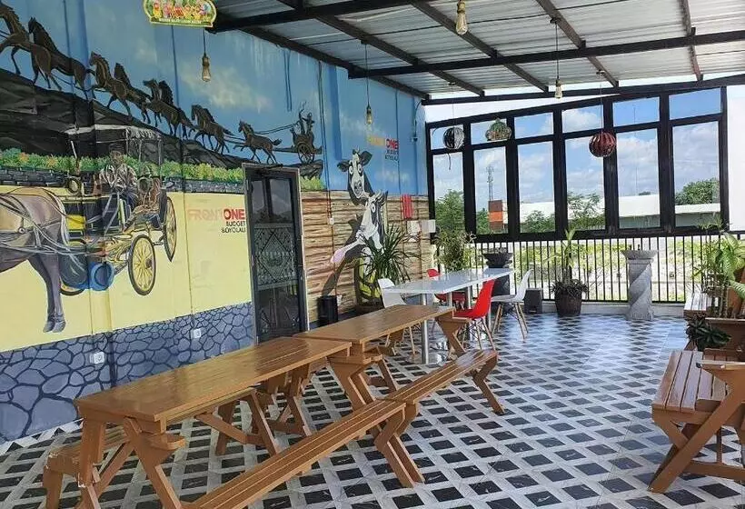 هتل Front One Budget Boyolali