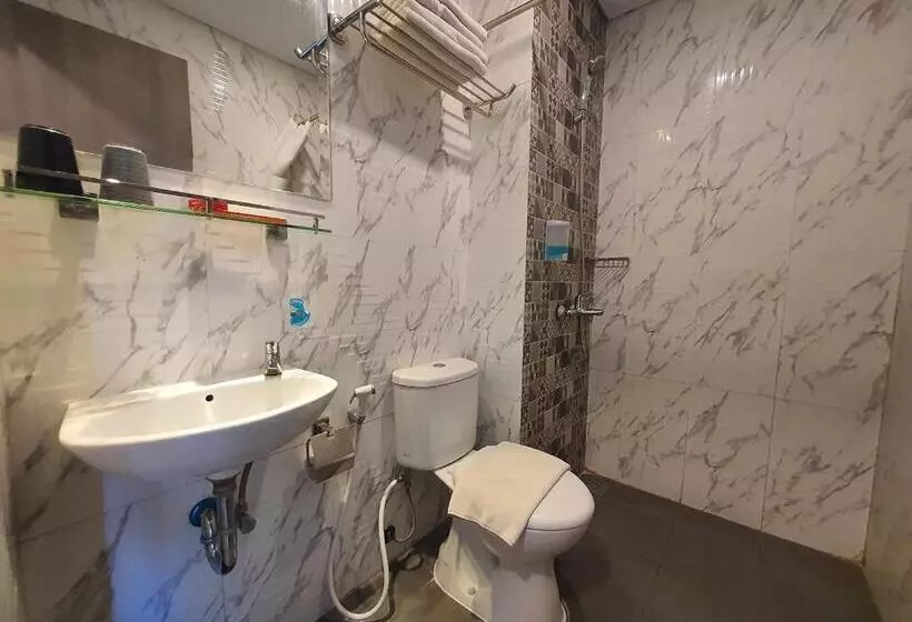 هتل Front One Budget Boyolali