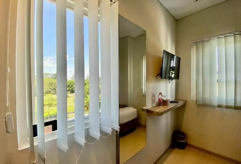 هتل Front One Budget Boyolali