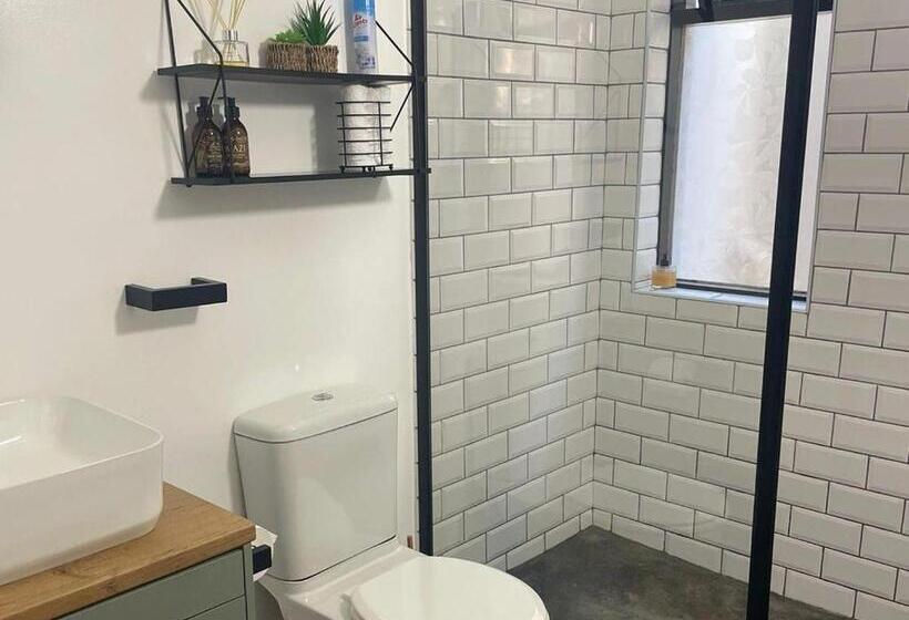 פנסיון Lazydaze Point