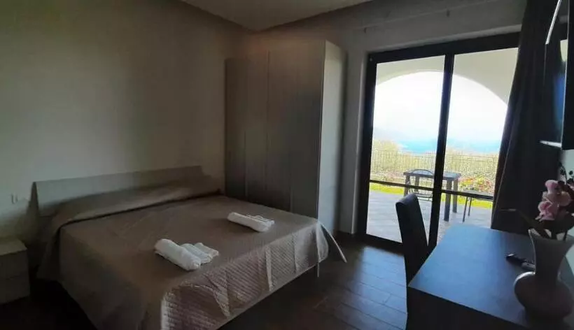 ペンション Qvattro Stagioni Panoramic Suites