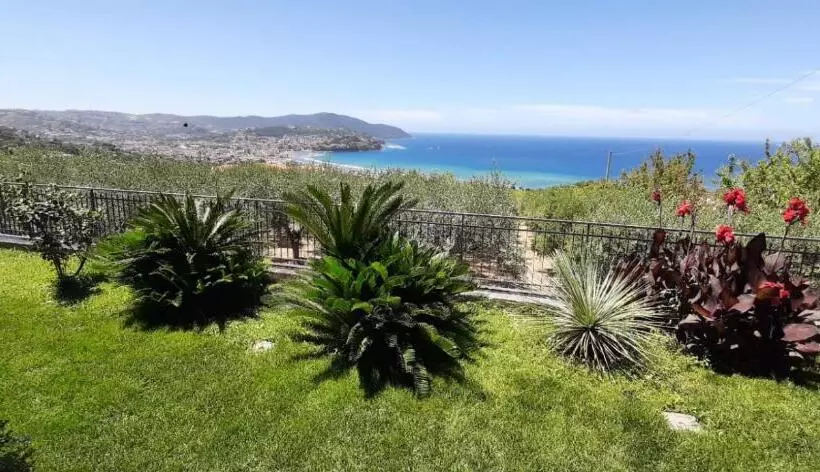 ペンション Qvattro Stagioni Panoramic Suites