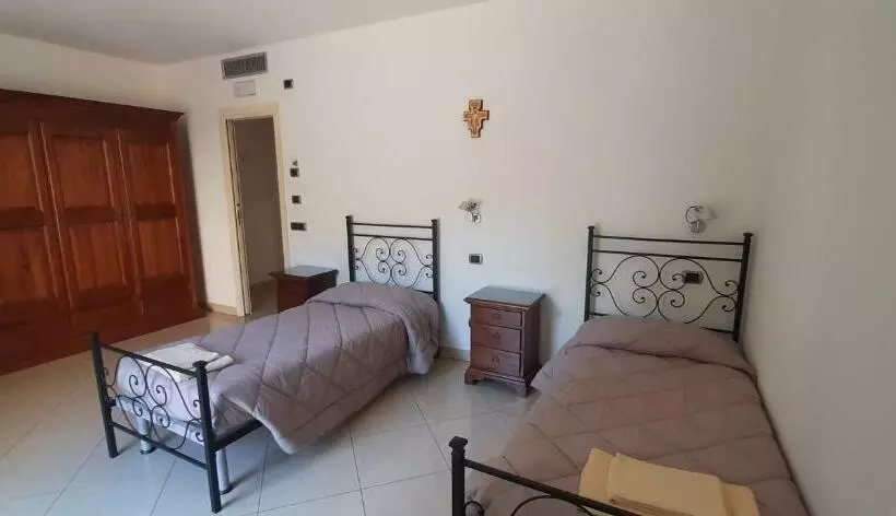 تختخواب و صبحانه Casa Per Ferie Religiosa Figlie Di Nazareth