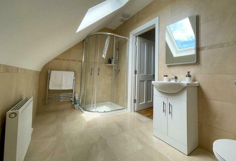 住宿加早餐  Drumlanaught Cottage Farnham