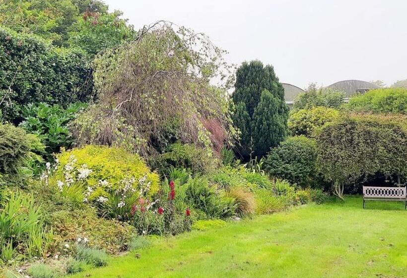 Bridgeview Farmhouse Bed And Breakfast