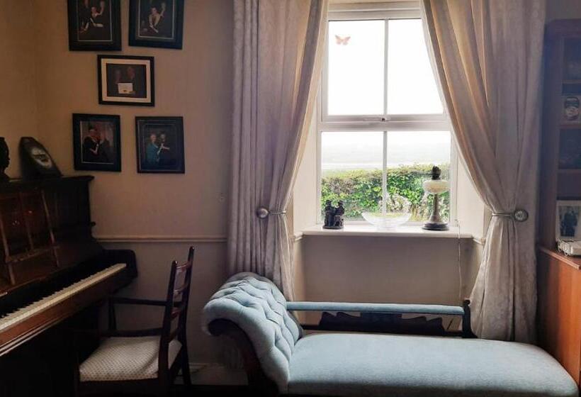 Bridgeview Farmhouse Bed And Breakfast