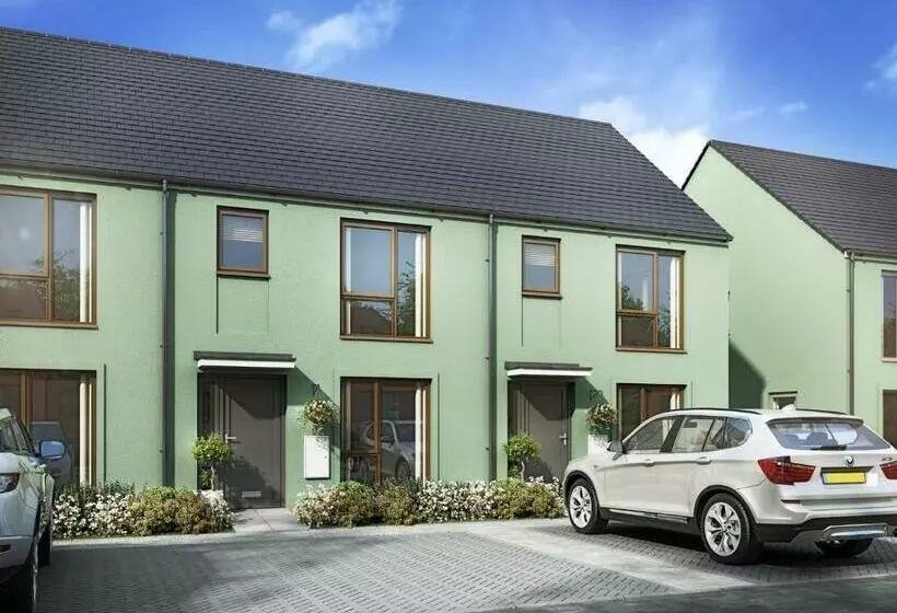 Aamiaismajoitus (B&B) 3 Guests In A 3 Bed House, Kitchen, Smart Tv In All Rooms, Single,double,ensuite Options Available