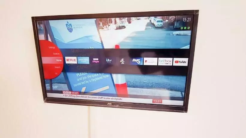 Aamiaismajoitus (B&B) 3 Guests In A 3 Bed House, Kitchen, Smart Tv In All Rooms, Single,double,ensuite Options Available