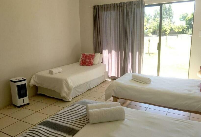 פנסיון Little Farms