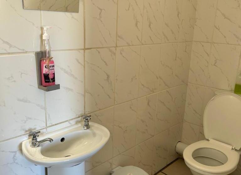 פנסיון Little Farms