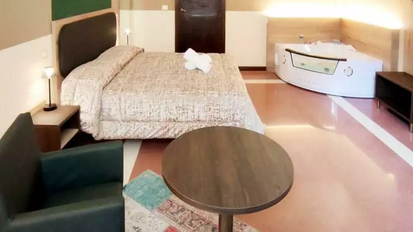 تختخواب و صبحانه San Marciano Luxury Rooms