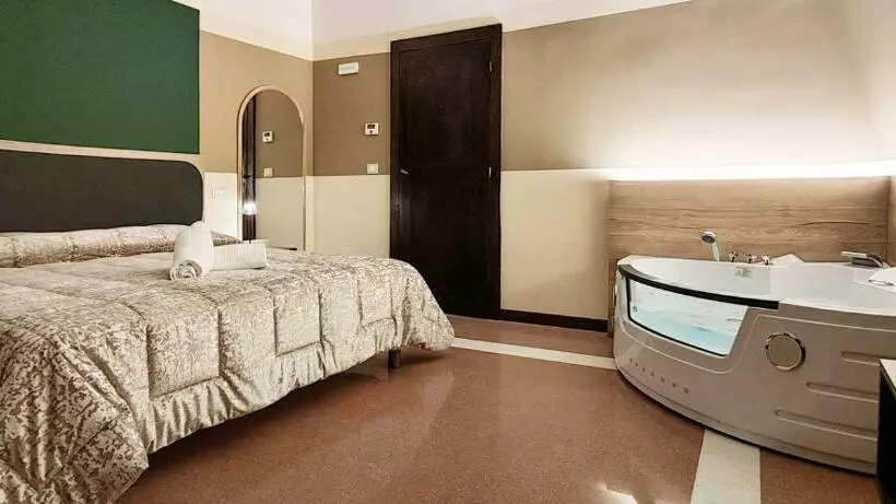 تختخواب و صبحانه San Marciano Luxury Rooms