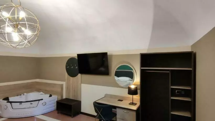 تختخواب و صبحانه San Marciano Luxury Rooms