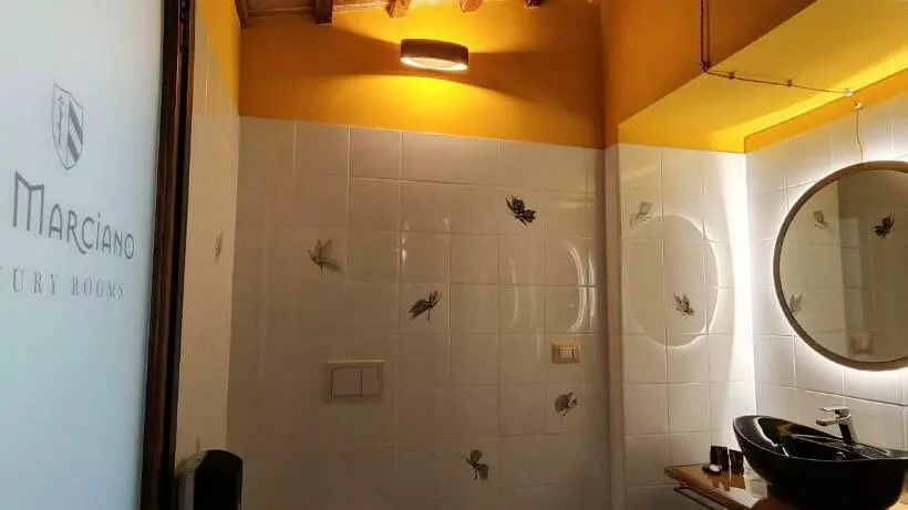 تختخواب و صبحانه San Marciano Luxury Rooms