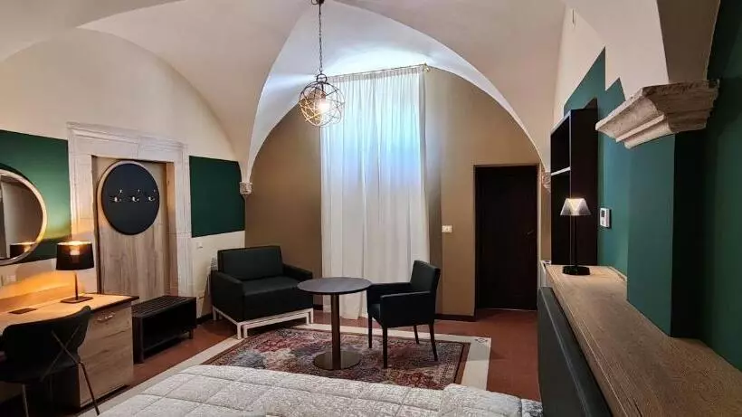 تختخواب و صبحانه San Marciano Luxury Rooms