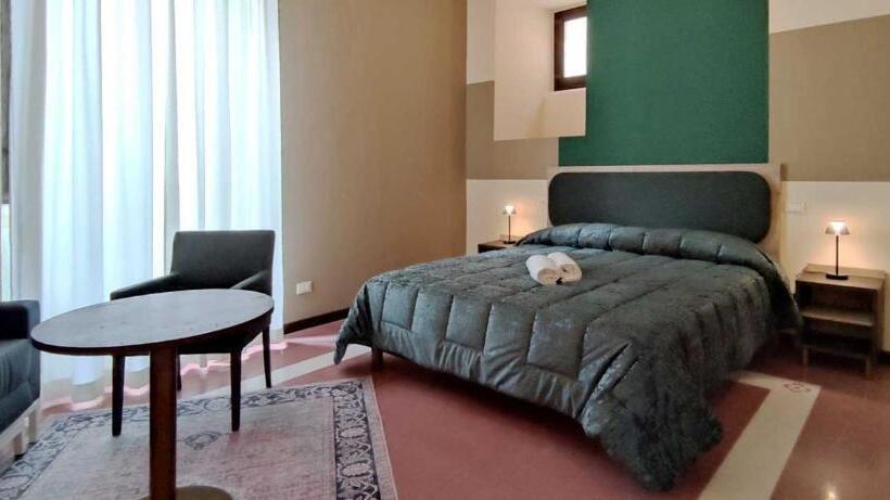 تختخواب و صبحانه San Marciano Luxury Rooms