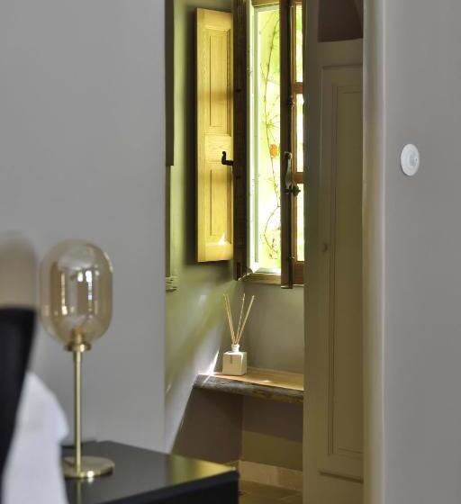 Отель La Maison De Lourmarin