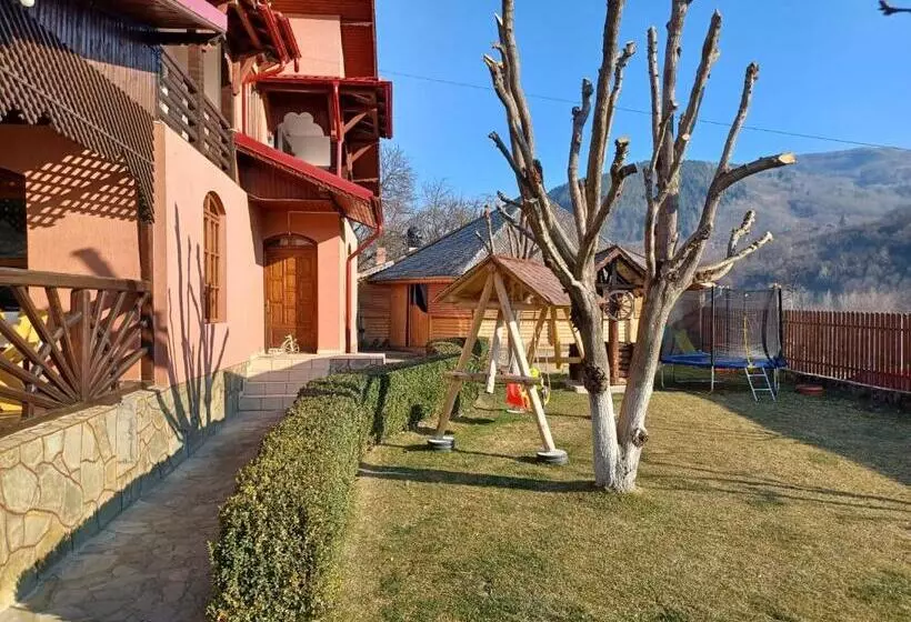 Majatalo Casa Dintre Munti Karina