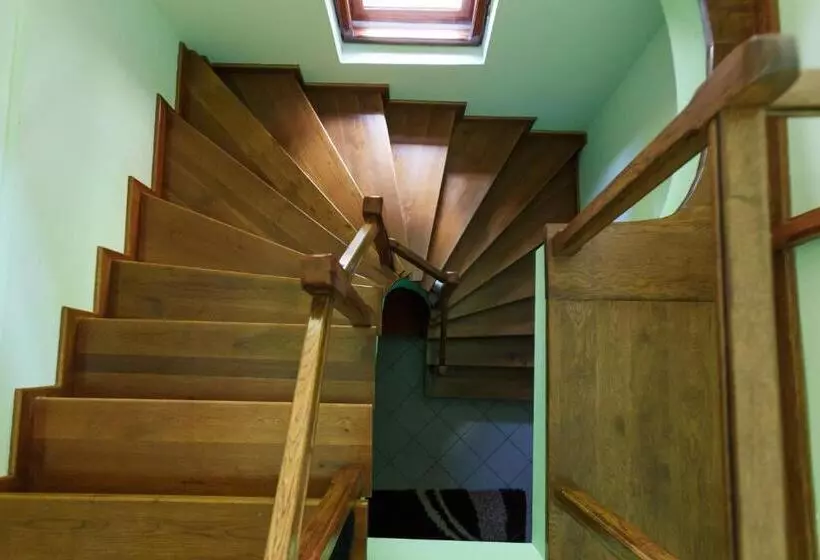 Majatalo Casa Dintre Munti Karina