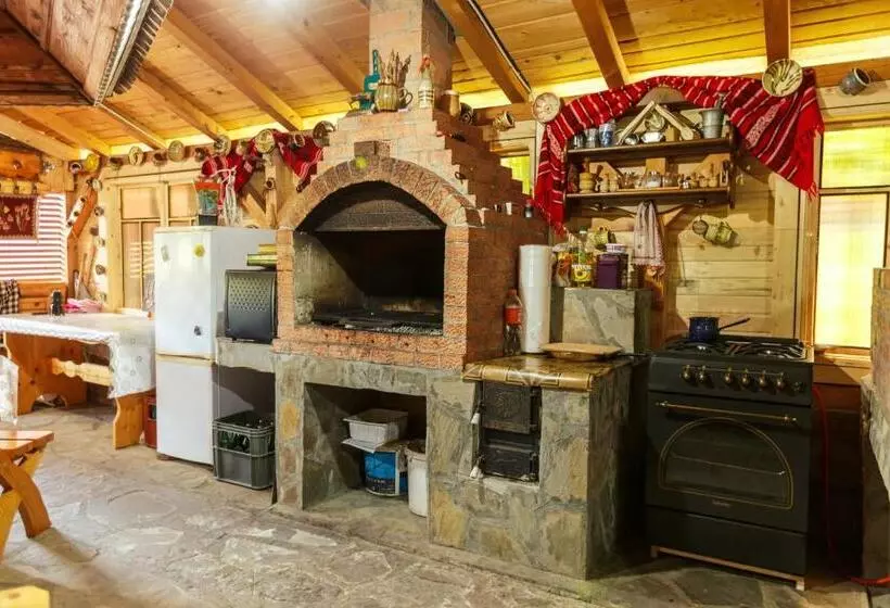 Majatalo Casa Dintre Munti Karina
