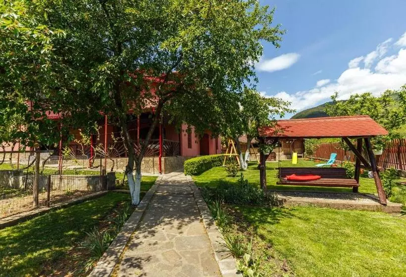 Majatalo Casa Dintre Munti Karina