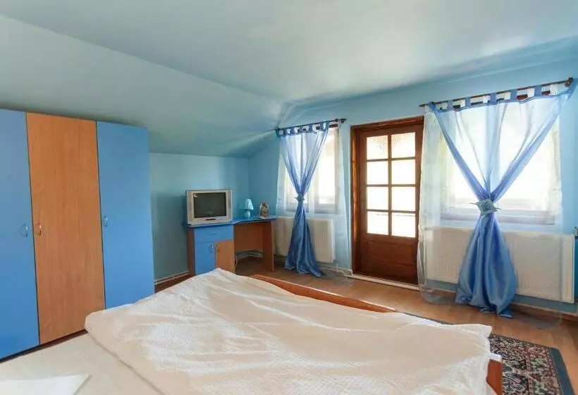 Majatalo Casa Dintre Munti Karina