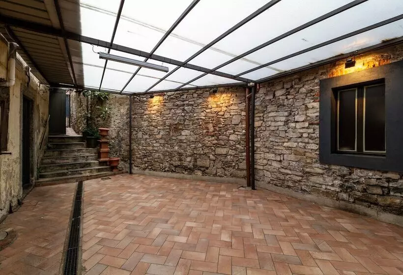 تختخواب و صبحانه In Riva Al Lago