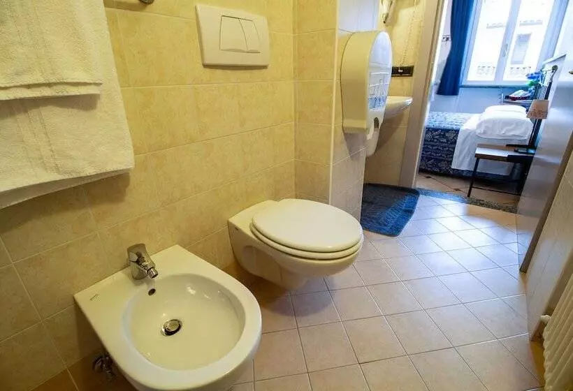 تختخواب و صبحانه In Riva Al Lago