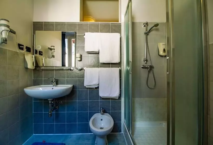 تختخواب و صبحانه In Riva Al Lago