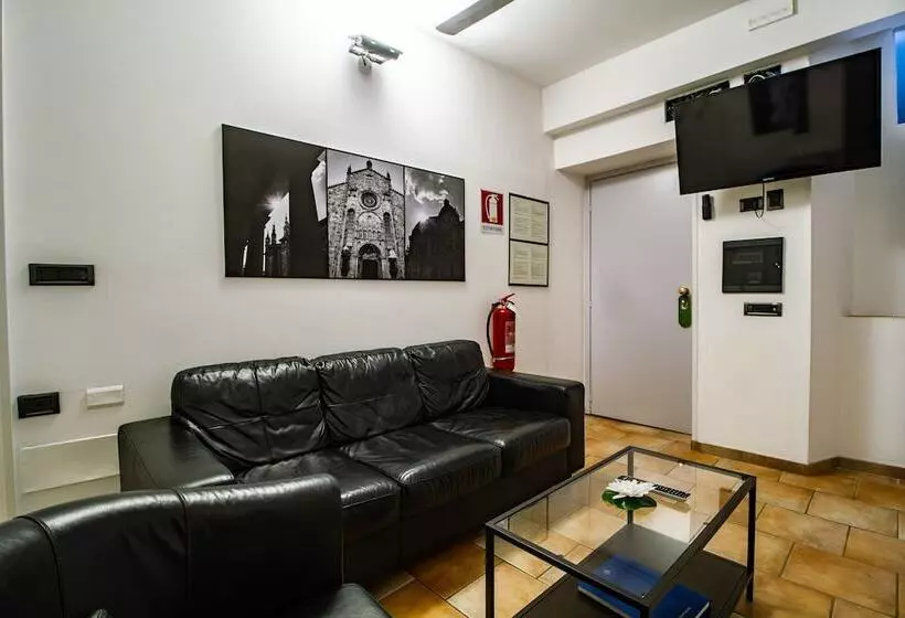 تختخواب و صبحانه In Riva Al Lago