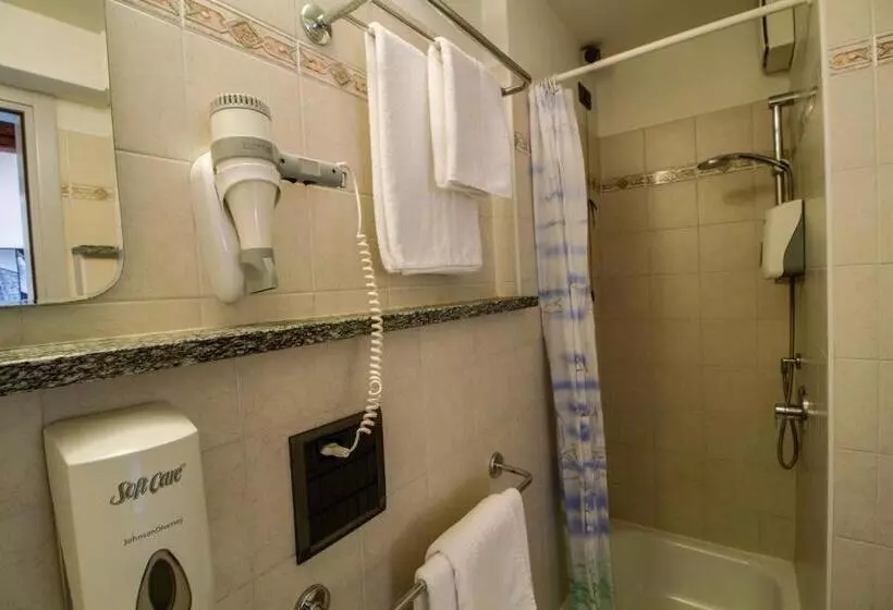 تختخواب و صبحانه In Riva Al Lago