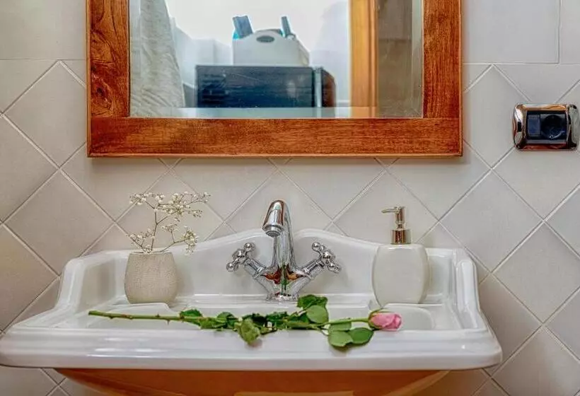 Bed and Breakfast Ripa Medici, Camere Con Vista E Parcheggio Incluso