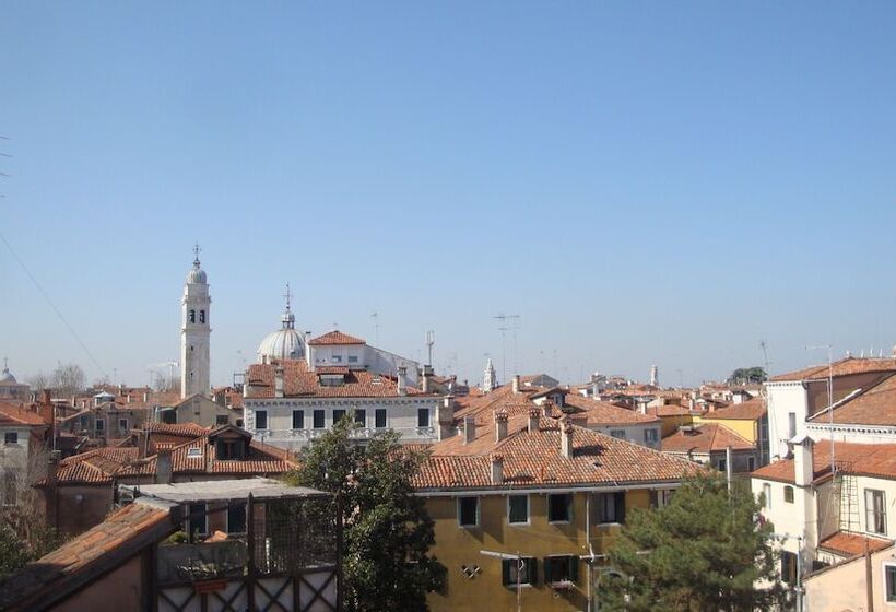 مسافرخانه Casa Linger