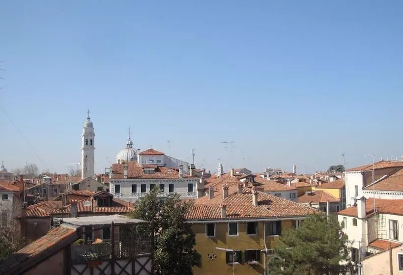 مسافرخانه Casa Linger