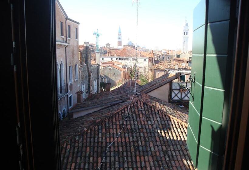 مسافرخانه Casa Linger