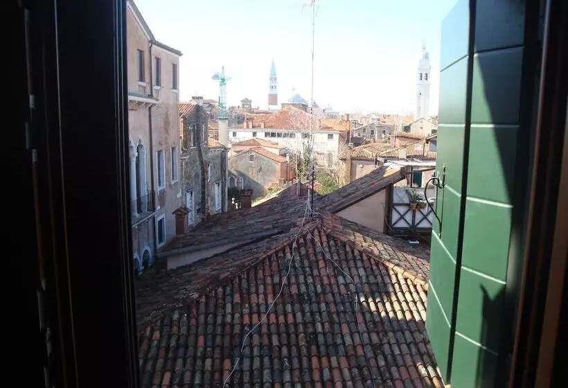 مسافرخانه Casa Linger