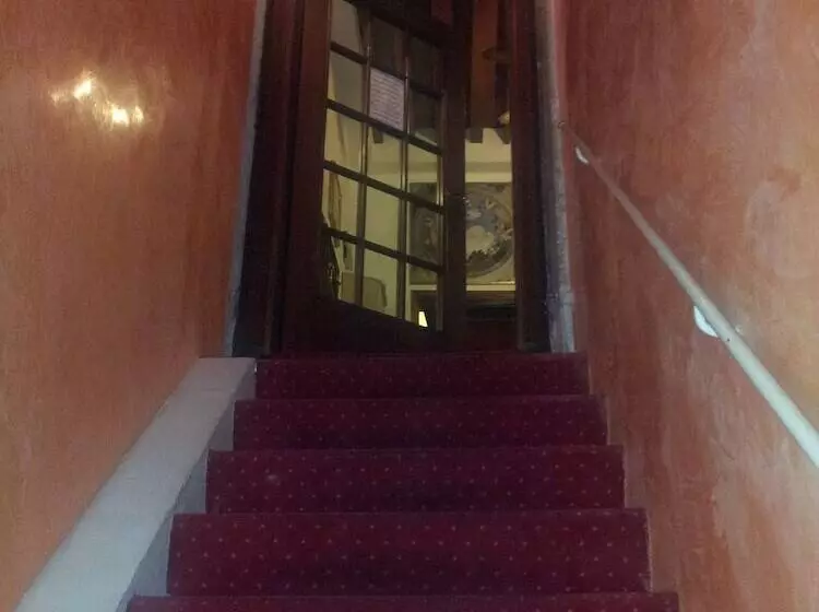 مسافرخانه Casa Linger