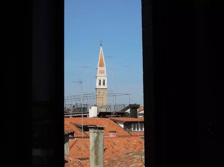 مسافرخانه Casa Linger