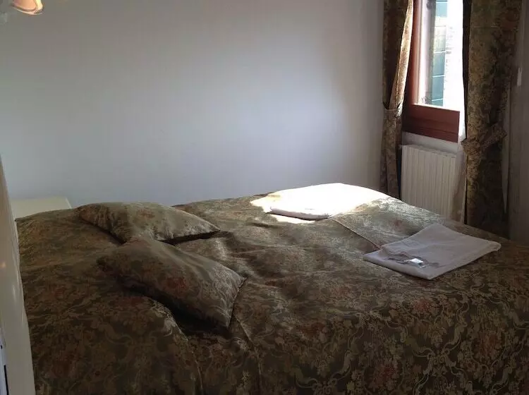 مسافرخانه Casa Linger