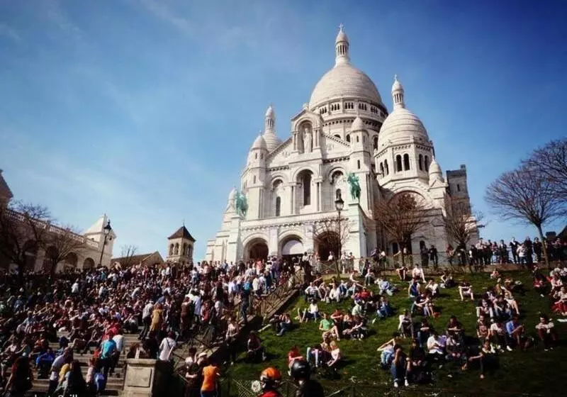 Хостел Le Montclair Montmartre By River