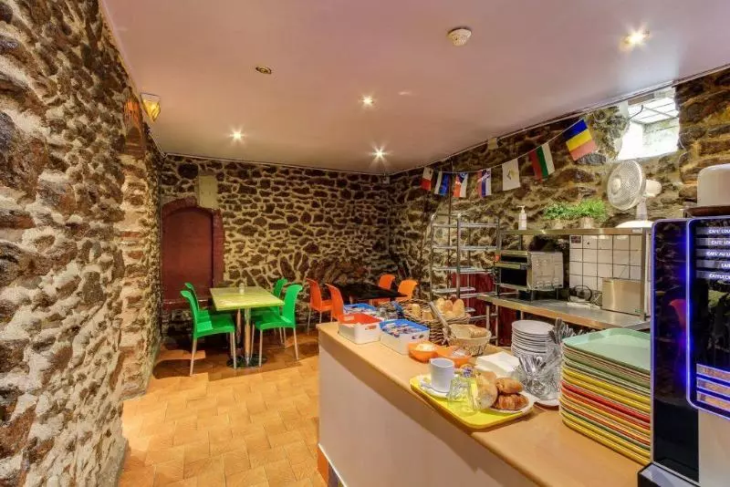 Хостел Le Montclair Montmartre By River