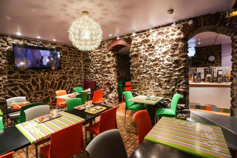 簡易ホテル Le Montclair Montmartre By River