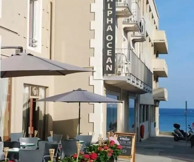 ホテル Alpha Océan