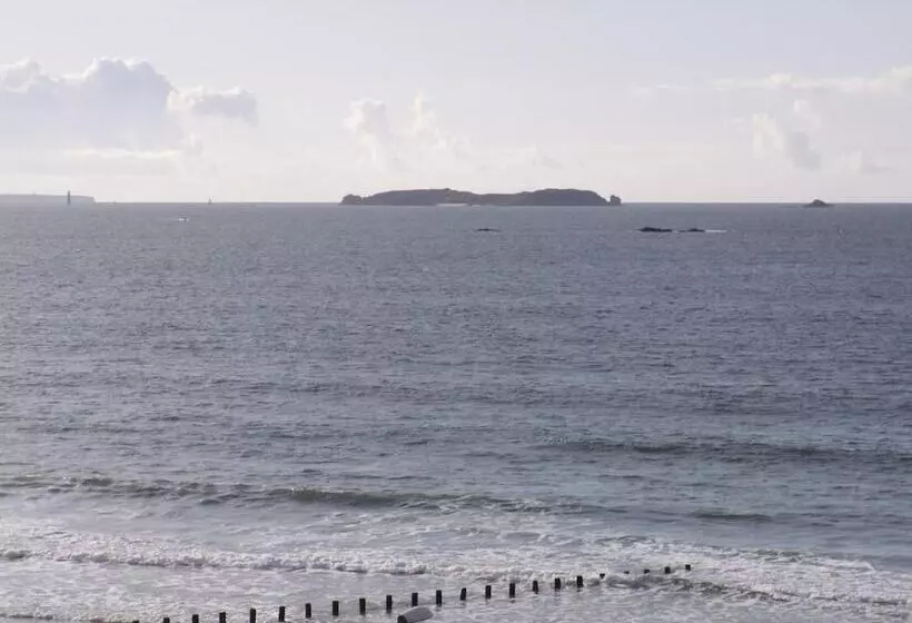 ホテル Alpha Océan