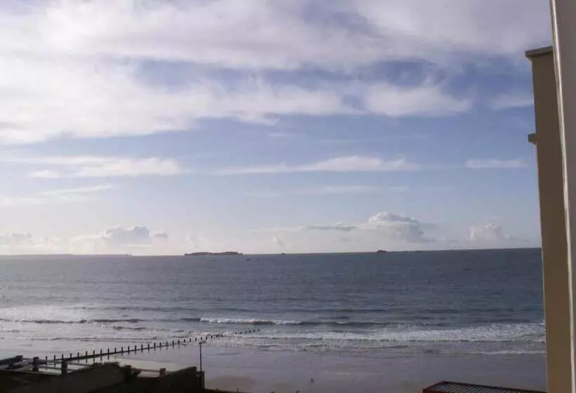 ホテル Alpha Océan